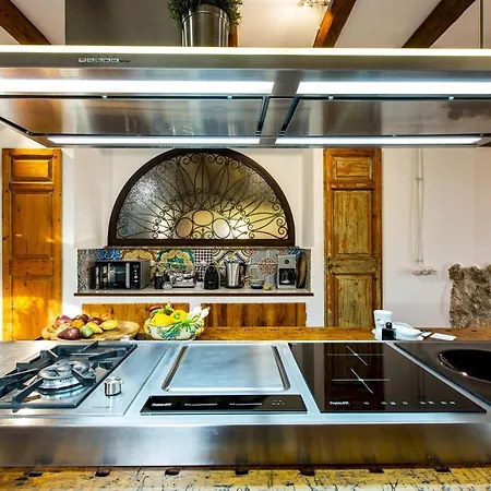 Alba 12, Emma וילה גיארדיני נאקסוס