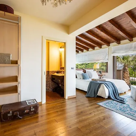 Alba 12, Emma וילה