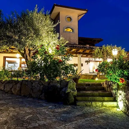 Alba 12, Emma וילה גיארדיני נאקסוס