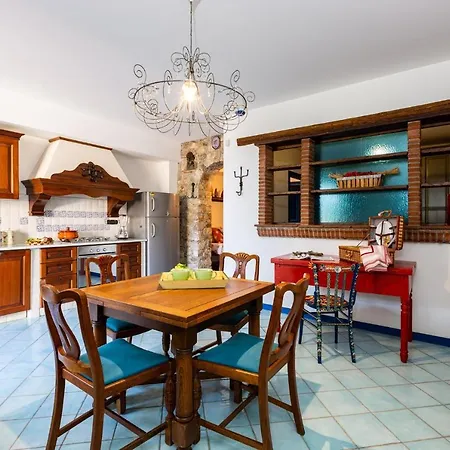 Alba 12, Emma וילה *