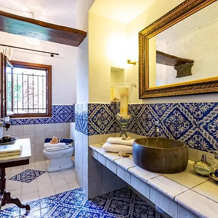 Alba 12, Emma וילה גיארדיני נאקסוס