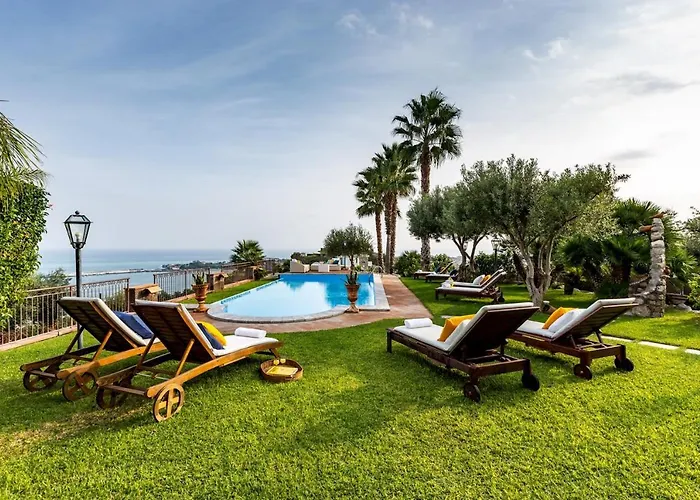 Alba 12, Emma Villa Giardini-Naxos