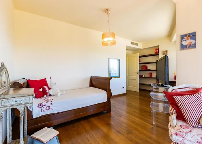 Alba 12, Emma Villa Giardini-Naxos