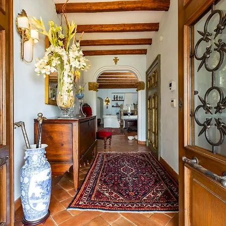 Alba 12, Emma Вилла