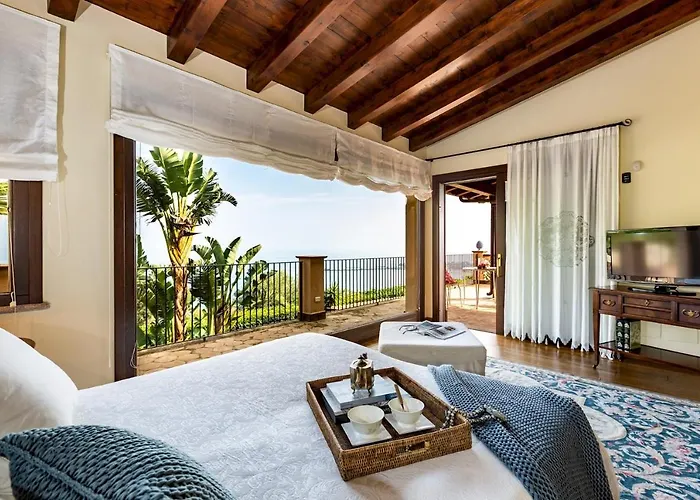 Alba 12, Emma Villa *