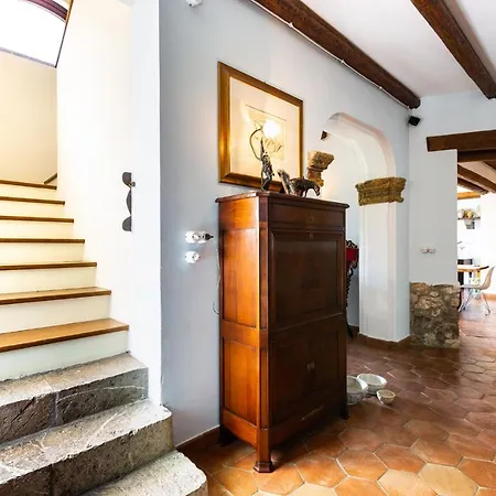 Alba 12, Emma 빌라