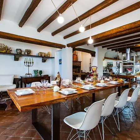 Alba 12, Emma 빌라