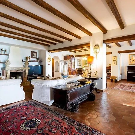 Alba 12, Emma 빌라 *