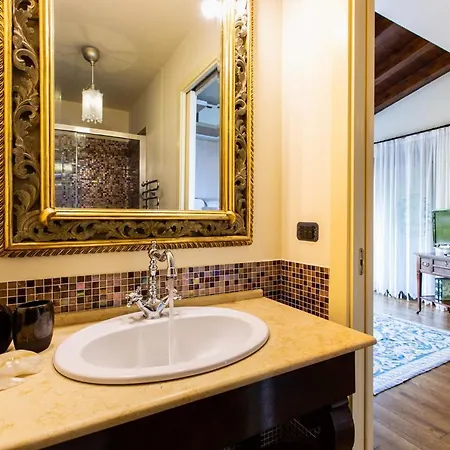 Alba 12, Emma 빌라