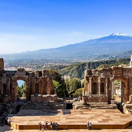 Alba 12, Emma 빌라 지아르디니낙소스