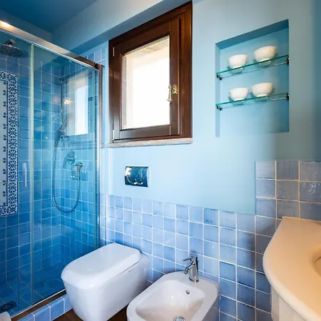 Alba 12, Emma 지아르디니낙소스