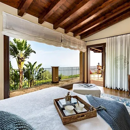 Alba 12, Emma 빌라 *